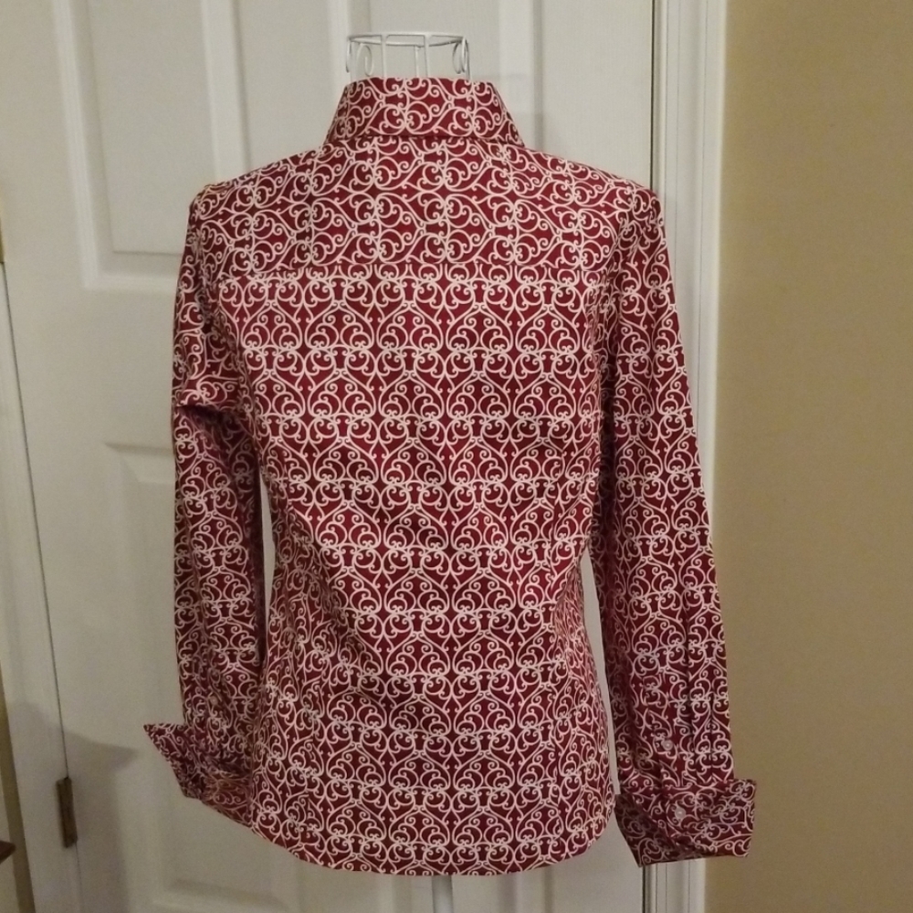 ♥️Talbots red and white heart pattern button down Shirt. - Picture 7 of 8